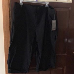 Black Poplin Rolled Cuff Capri (new with tags)